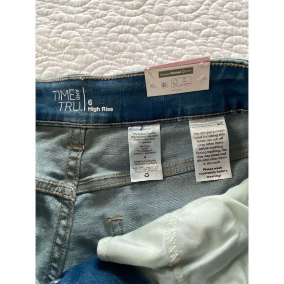 Time and Tru NWT High Rise Button Fly Denim Bermuda Shorts Size 6 - Picture 2 of 13